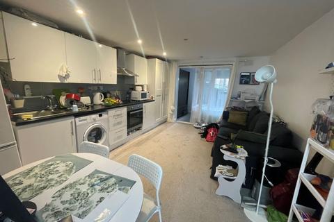 70 Riverdene, Edgware, HA8 9TD