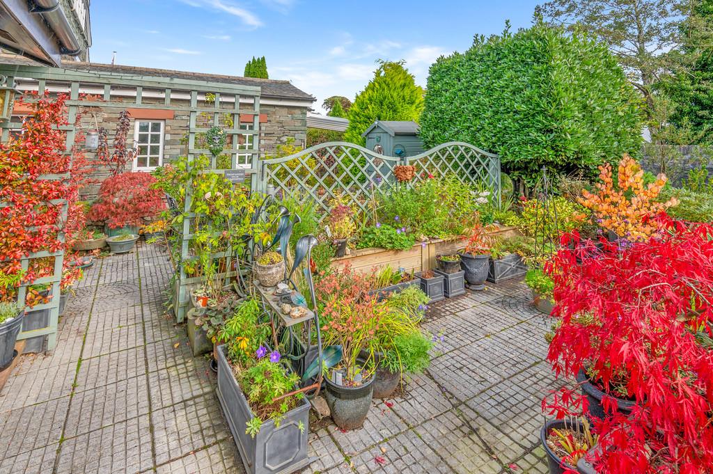 Forecourt Garden