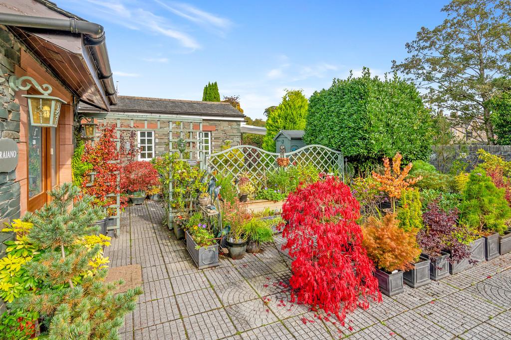 Forecourt Garden