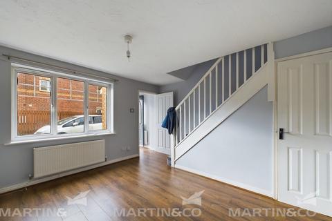 2 bedroom end of terrace house to rent, Castle Avenue, Rossington
