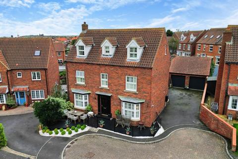 5 bedroom detached house for sale - 32 Chancel Way, Whitby