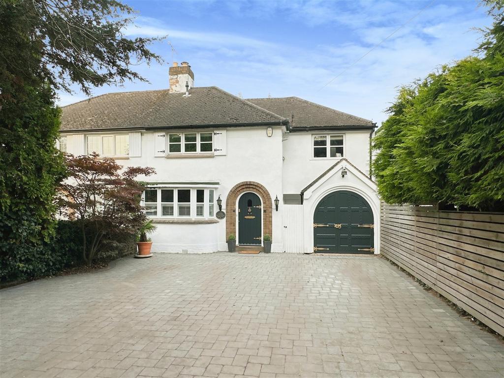 Forest Rise, Kirby Muxloe, Leicester... 4 bed semidetached house £