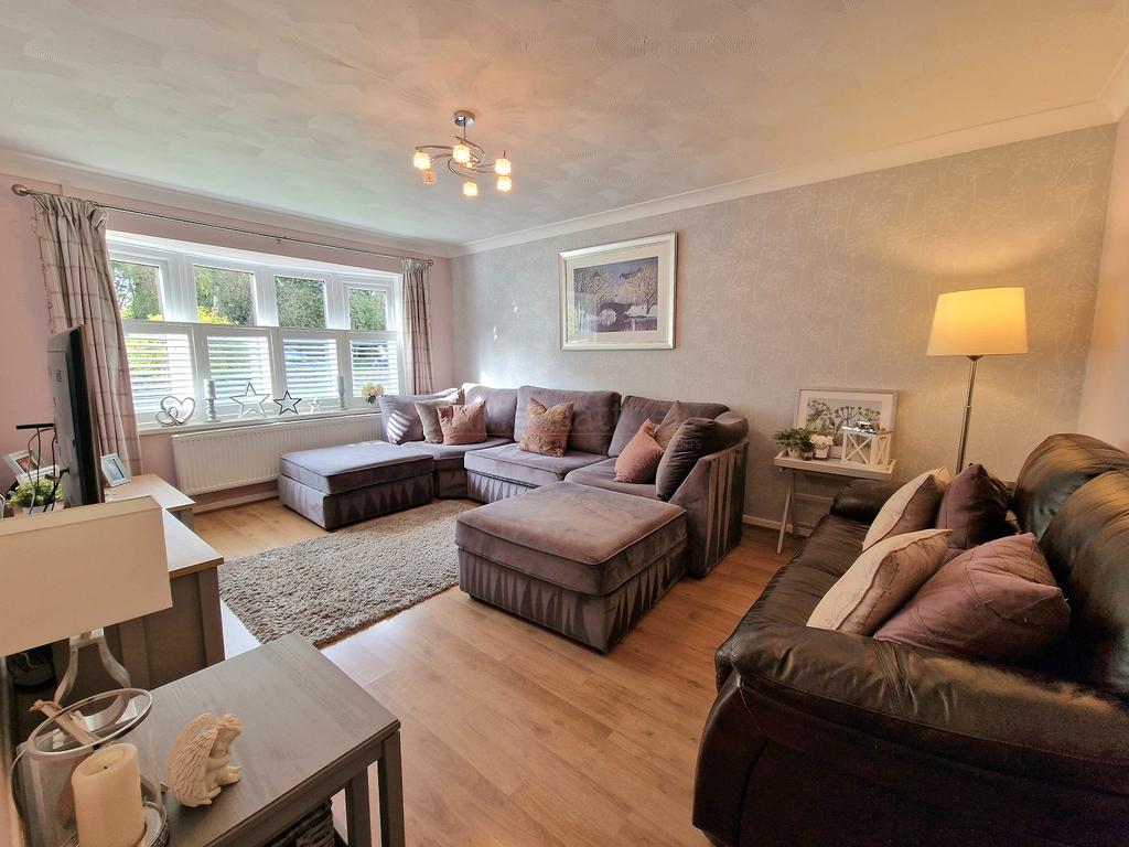 Ewenny Road, Bridgend, Bridgend County. CF31 3LN 4 bed semidetached
