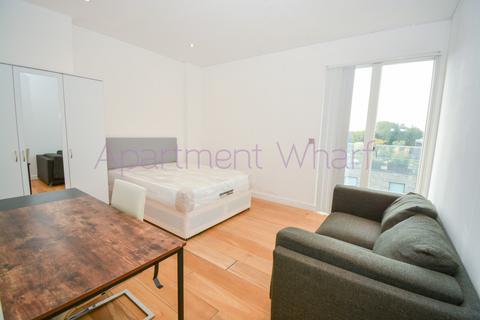 1 bedroom in a flat share to rent, Cambridge Avenue    (Kilburn Park), London, NW6