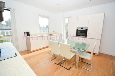 1 bedroom in a flat share to rent, Cambridge Avenue    (Kilburn Park), London, NW6