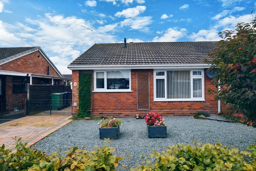 Farcroft Drive, Market Drayton 2 bed semidetached bungalow £210,000