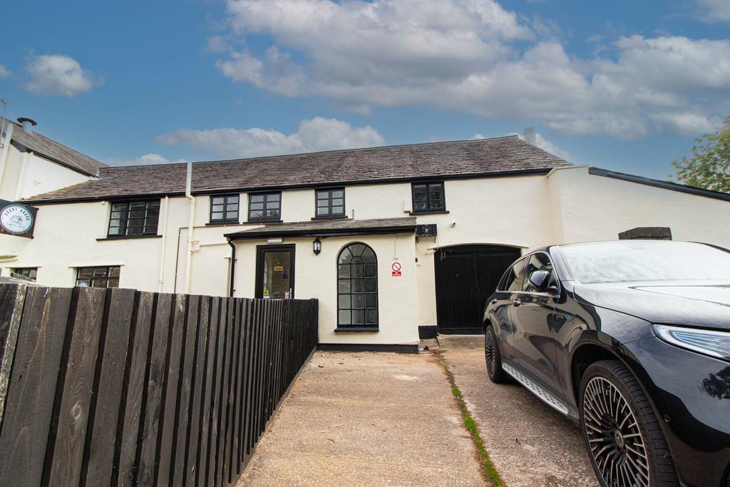 Rachel Close, Danescourt 3 bed apartment to rent £1,200 pcm (£277 pw)