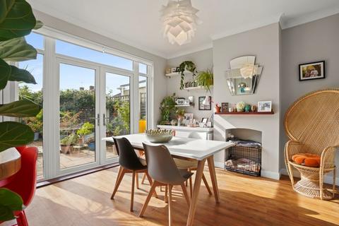 6 Upper Avenue, Halesworth, IP19 8JA