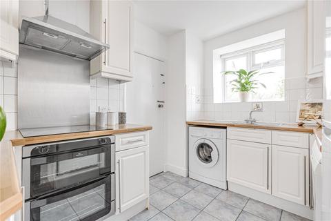 10, Buckingham House Courtlands, Richmond, TW10 5AP