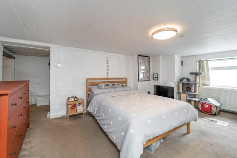 37 Womersley Road, London, N8 9AP