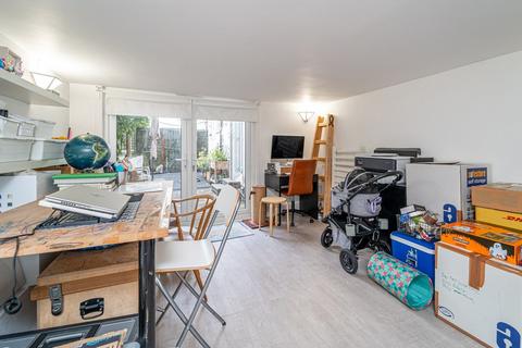 37 Womersley Road, London, N8 9AP