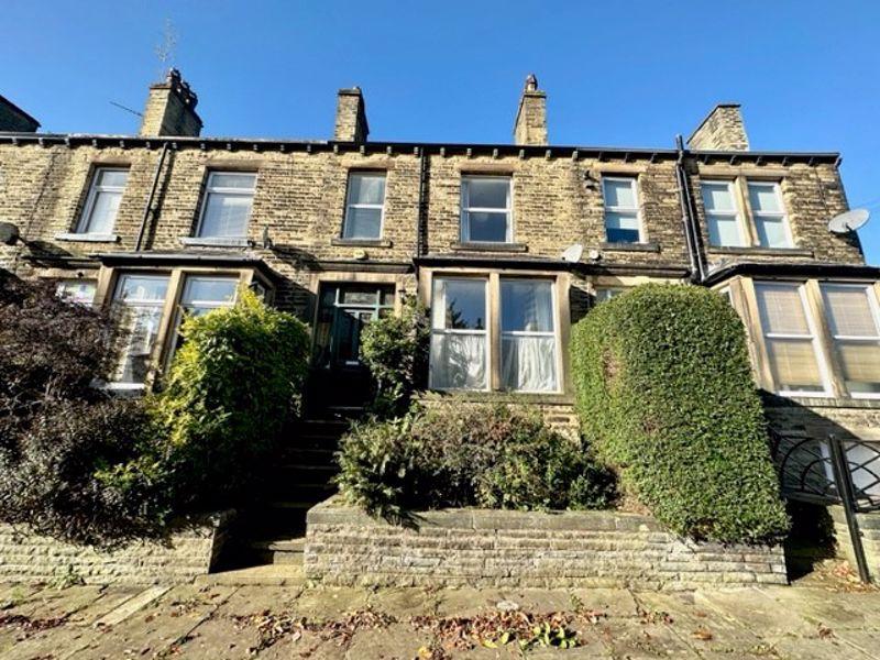 Abbey Walk South, Off Huddersfield Road, Halifax 4 bed terraced house