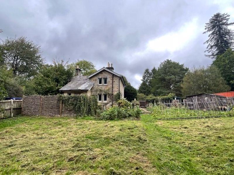 Brighton Road, Lower Beeding 3 bed character property £1,850 pcm (£