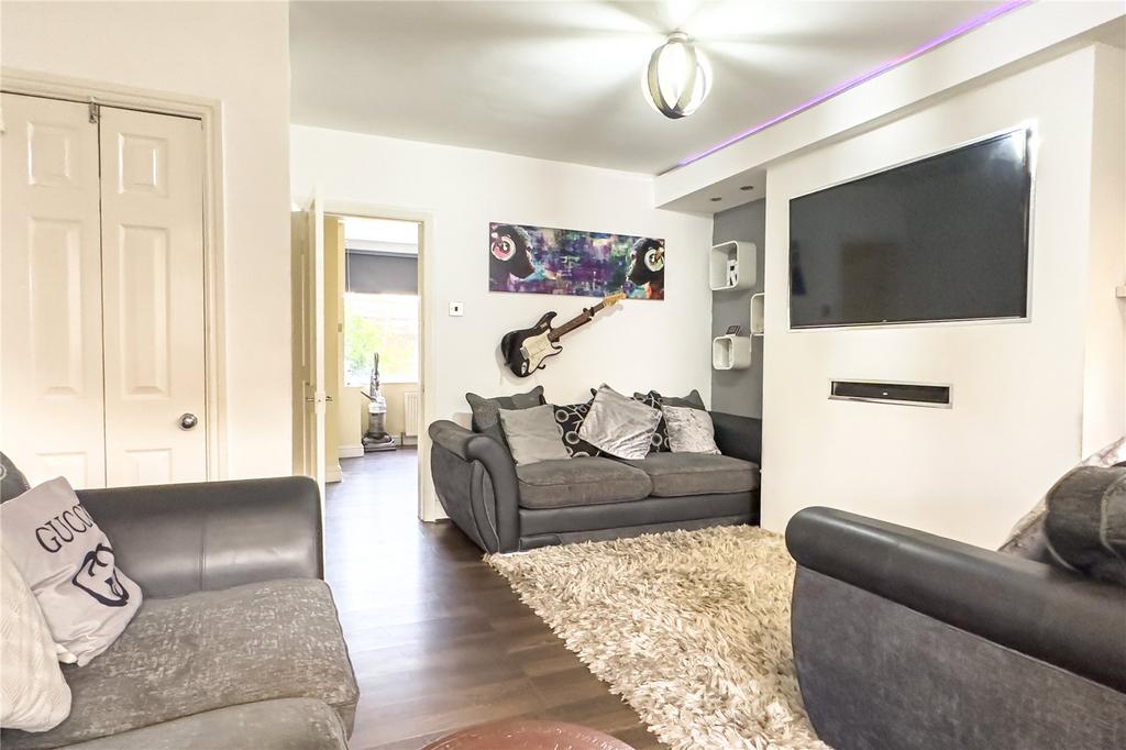 Neilston Avenue, Moston, Manchester, M40 2 bed semidetached house for