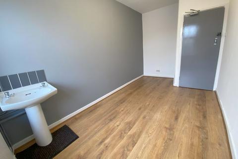 1 bedroom in a house share to rent, All Bills Included. Bedsit. Cardiff Road, Taffswell Nr Cardiff