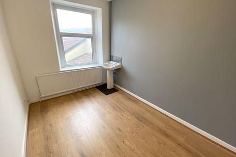 1 bedroom in a house share to rent, All Bills Included. Bedsit. Cardiff Road, Taffswell Nr Cardiff