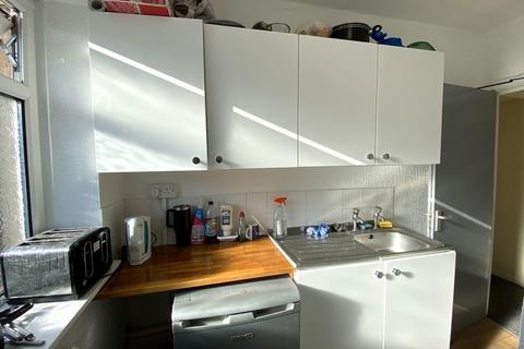 1 bedroom in a house share to rent, All Bills Included. Bedsit. Cardiff Road, Taffswell Nr Cardiff
