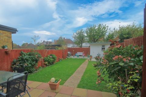 3 bedroom semi-detached house for sale - Rosehill Gardens, Greenford