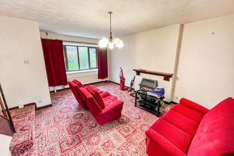 3 Halsall Close, Bury, BL9 6HN