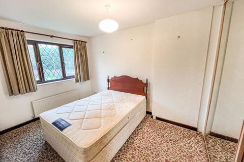 3 Halsall Close, Bury, BL9 6HN