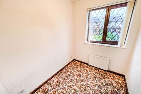 3 Halsall Close, Bury, BL9 6HN