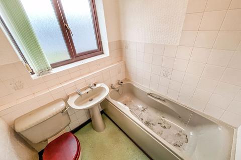 3 Halsall Close, Bury, BL9 6HN