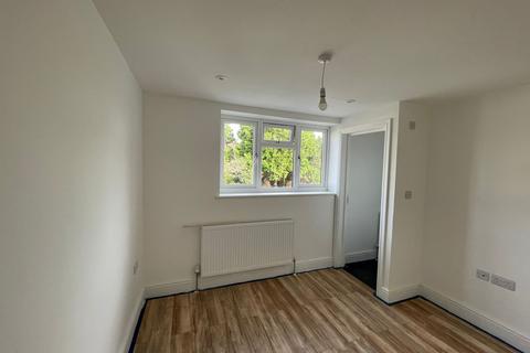 1 bedroom in a house share to rent - Conway Road, Feltham, TW13