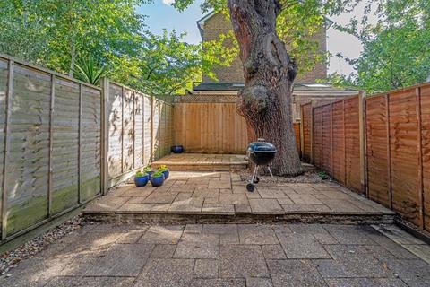 20 Heatherdale Close, Kingston Upon Thames, KT2 7SU