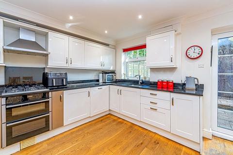 20 Heatherdale Close, Kingston Upon Thames, KT2 7SU