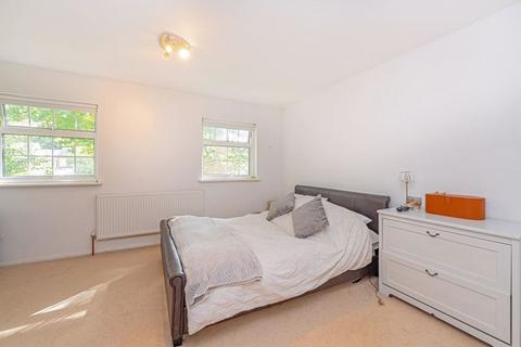 20 Heatherdale Close, Kingston Upon Thames, KT2 7SU