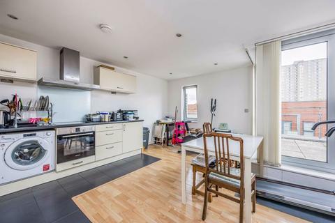 2 bedroom flat for sale, Cross Street, Portsmouth