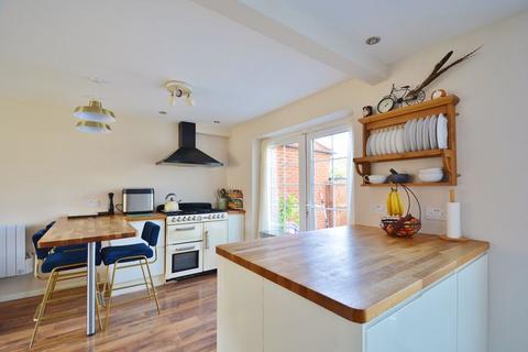 7 Barley Close, Lewknor, Watlington, OX49 5UA