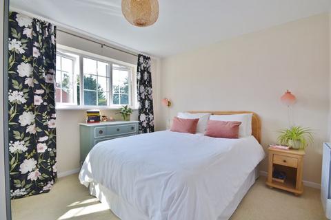 7 Barley Close, Lewknor, Watlington, OX49 5UA