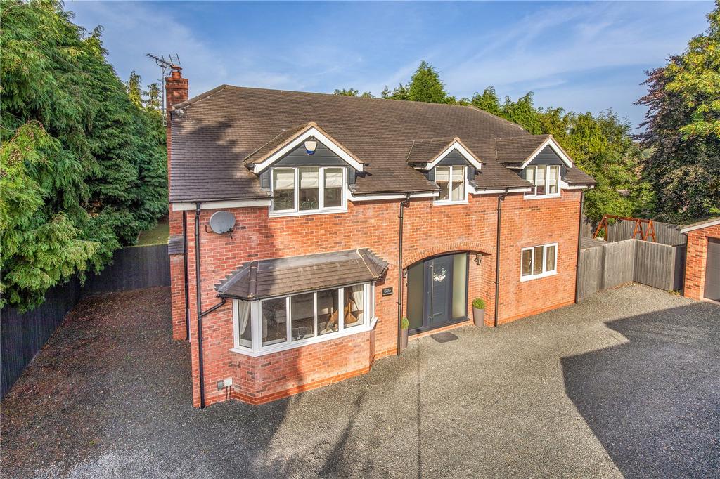 Harts House, 62A, Hartshill, Oakengates, Telford, Shropshire 4 bed