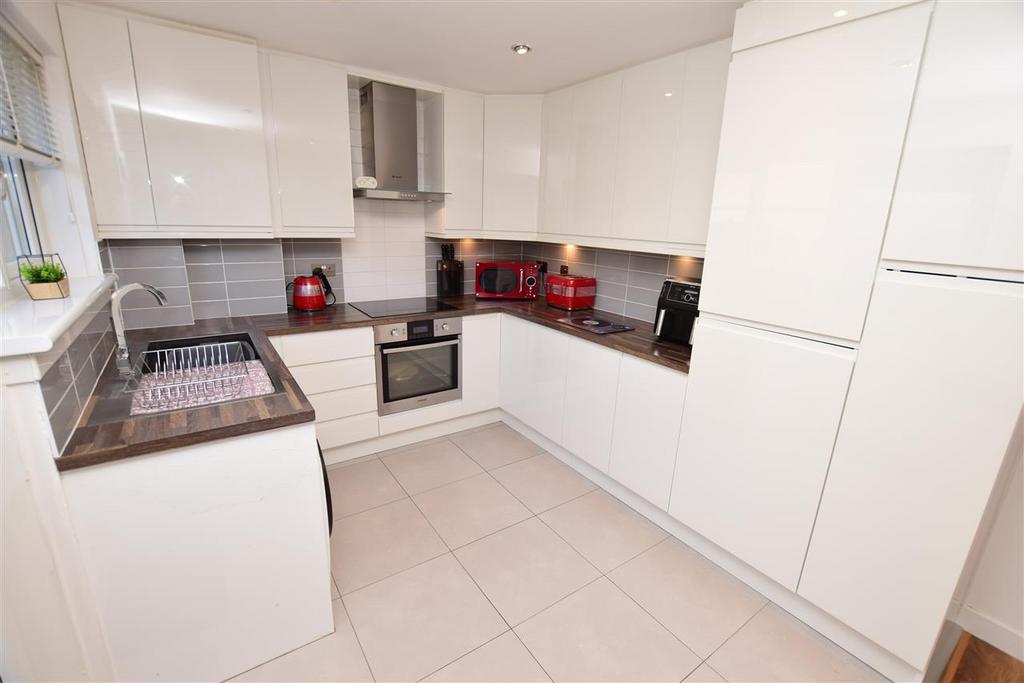 Kitchen / Dining