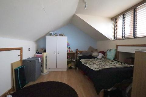 71 Sunningdale, Luton, LU2 7TF