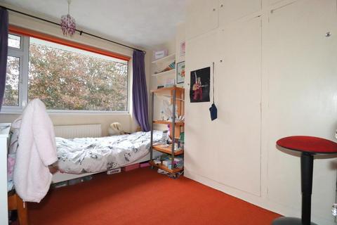 71 Sunningdale, Luton, LU2 7TF