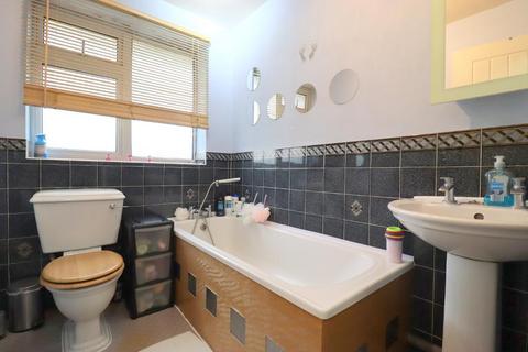 71 Sunningdale, Luton, LU2 7TF