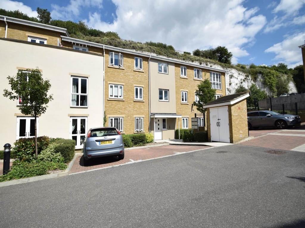 Ward View, Chatham, Kent 2 bed flat £1,100 pcm (£254 pw)