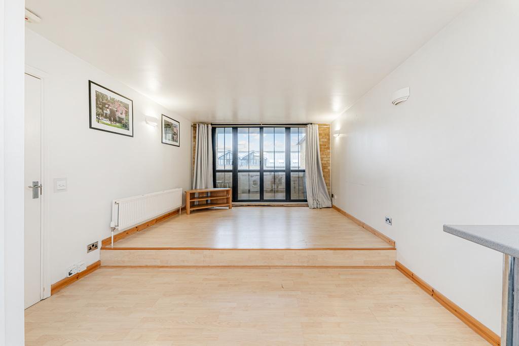 Beacon House, Isle of Dogs E14 1 bed flat £290,000