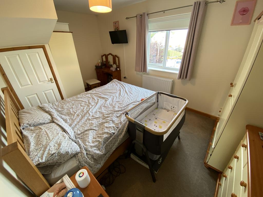 Front bedroom 2