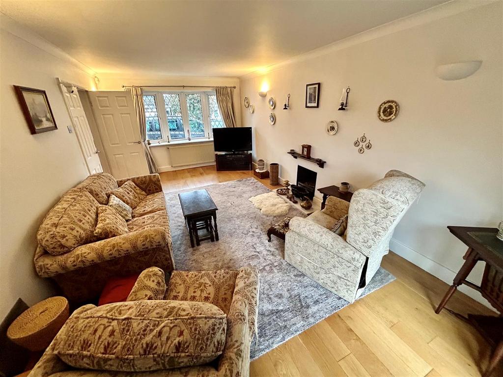 Kestrel Road, Waltham Abbey 4 bed detached house for sale £675,000