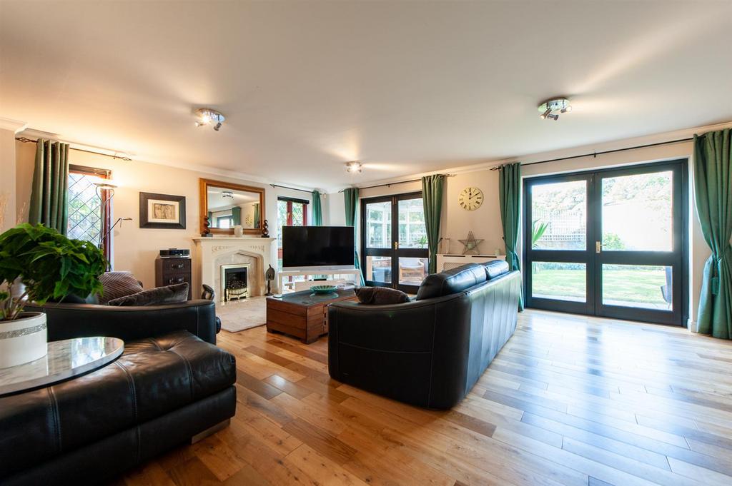 Living Room.jpg