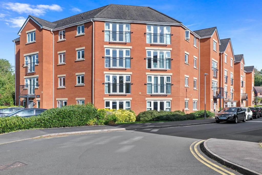 Gloucester Close, Redditch 2 bed apartment for sale £145,000
