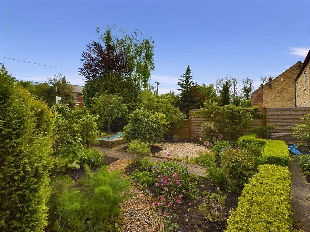 The Old Amotherby, Malton, North Yorkshire, YO17 6TG 2 bed semi