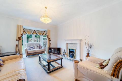 4 bedroom detached house to rent - St. Lawrence Drive, Pinner HA5