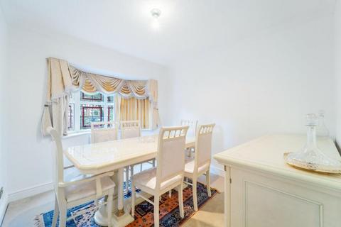 4 bedroom detached house to rent - St. Lawrence Drive, Pinner HA5