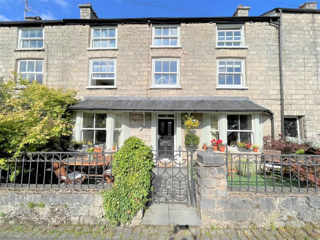 Castle Crescent, Kendal LA9 6 bed terraced house for sale £625,000