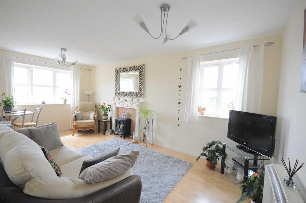 Navigation Loop, Stone 2 bed flat £650 pcm (£150 pw)