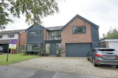 4 bedroom detached house for sale, Chantreys Drive, Elloughton